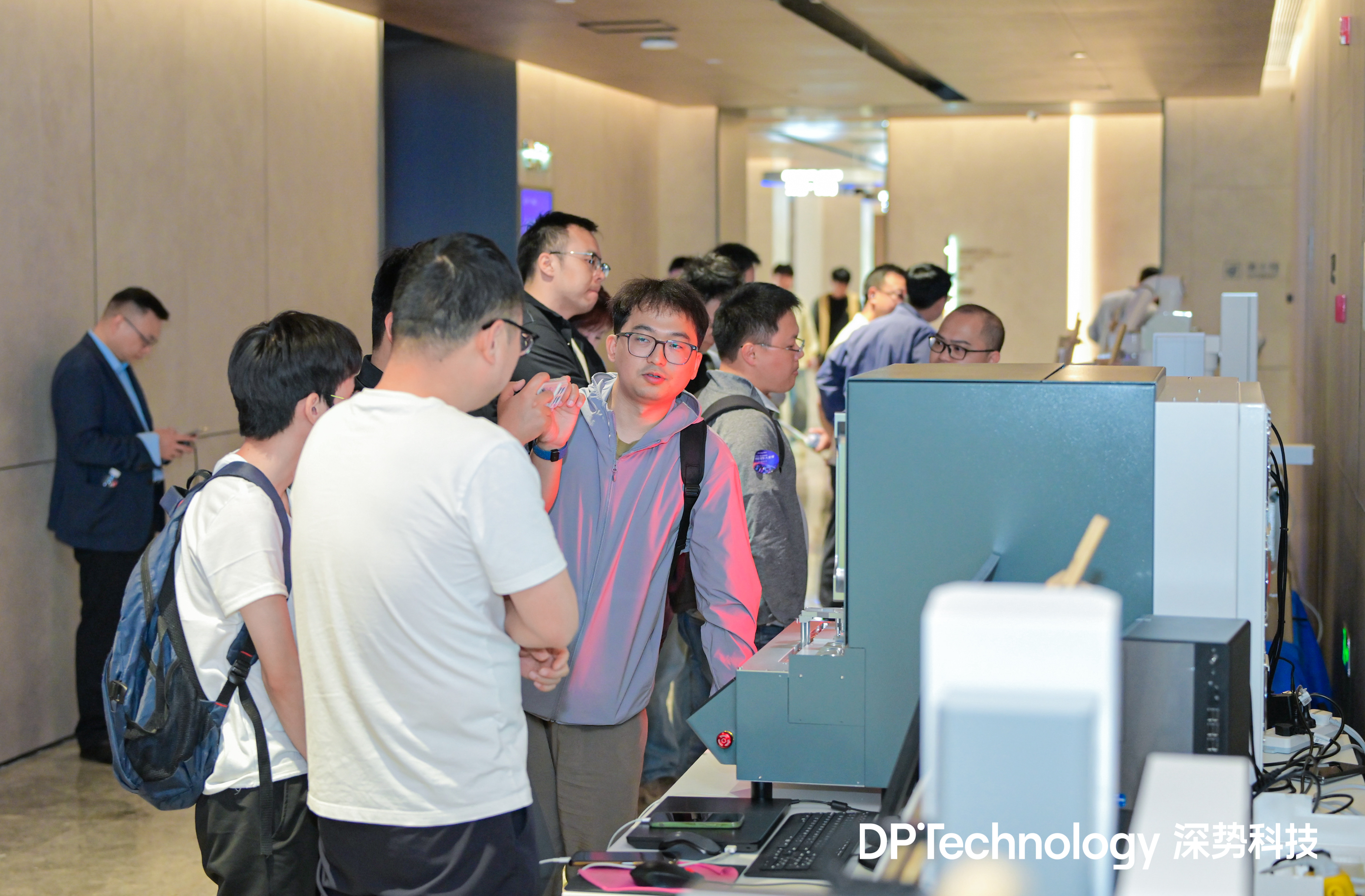 安徽国科仪器亮相深势科技2025开发者大会  共建AI4Sci智能实验室新生态(图7)